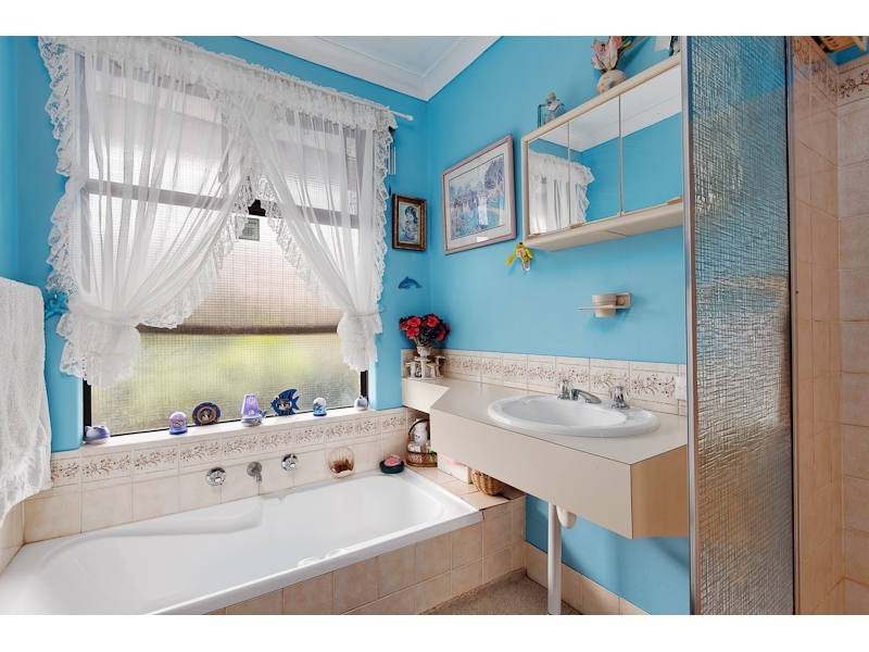 11 Tinaroo Court, South Lake WA 6164