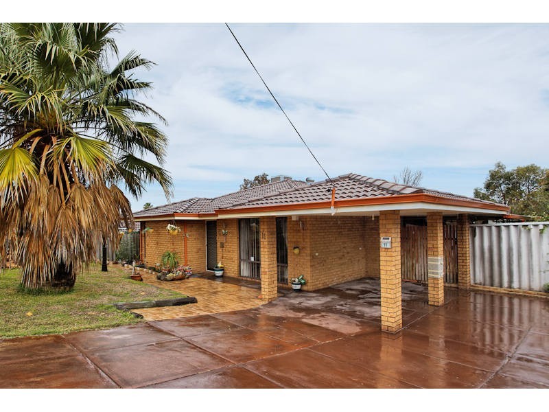 11 Tinaroo Court, South Lake WA 6164