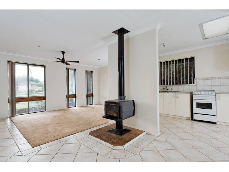 11 Marden Road, Thornlie WA 6108