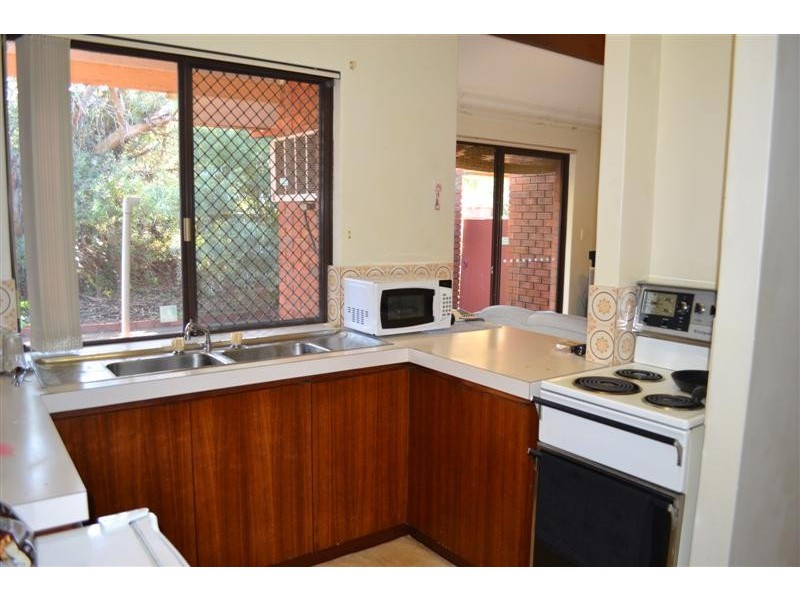 4/6 Mt Henry Road, Como WA 6152