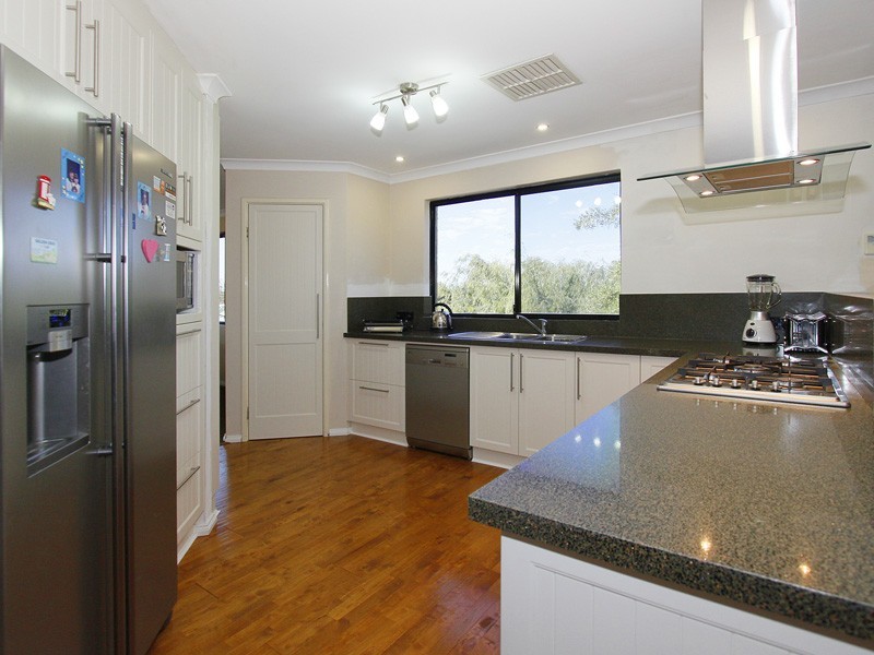 15 Aster Close, Beeliar WA 6164