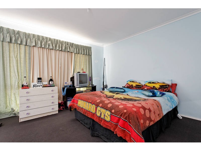17 McNamara Drive, Thornlie WA 6108