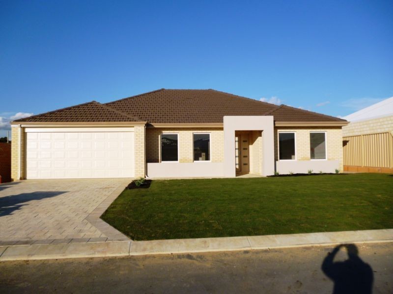 9 Inverson Blvd, Hammond Park WA 6164