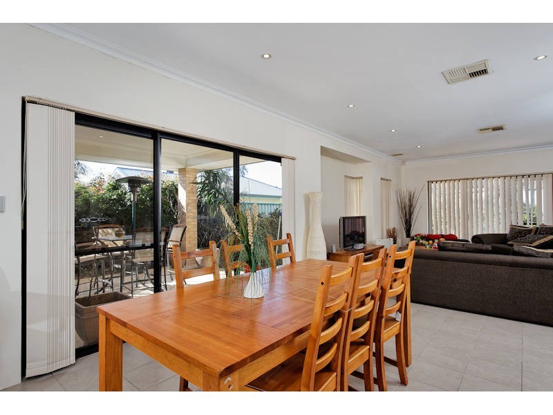 3 Freycinet Cct, Aubin Grove WA 6164