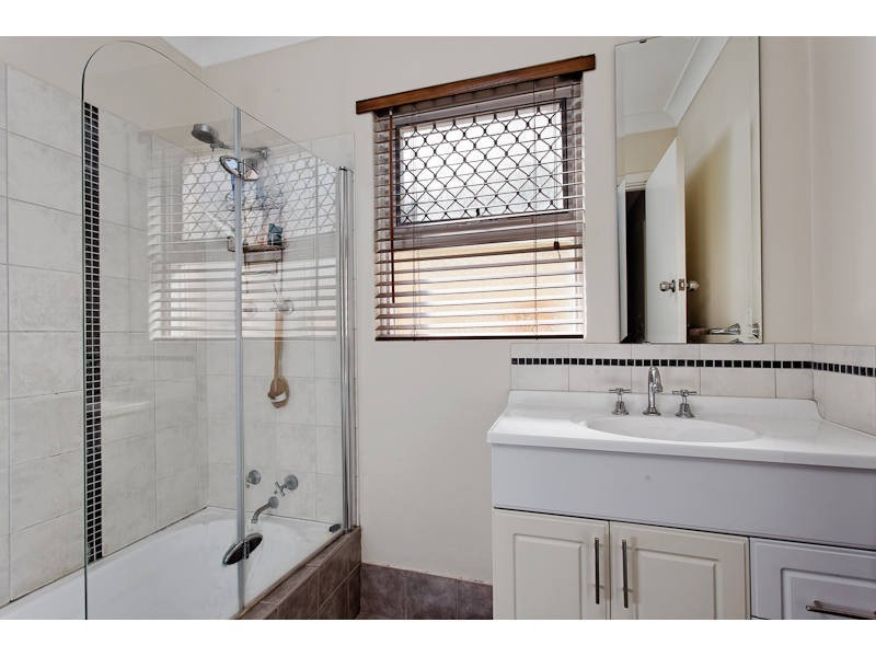 32 Lavinia Crescent, Coolbellup WA 6163