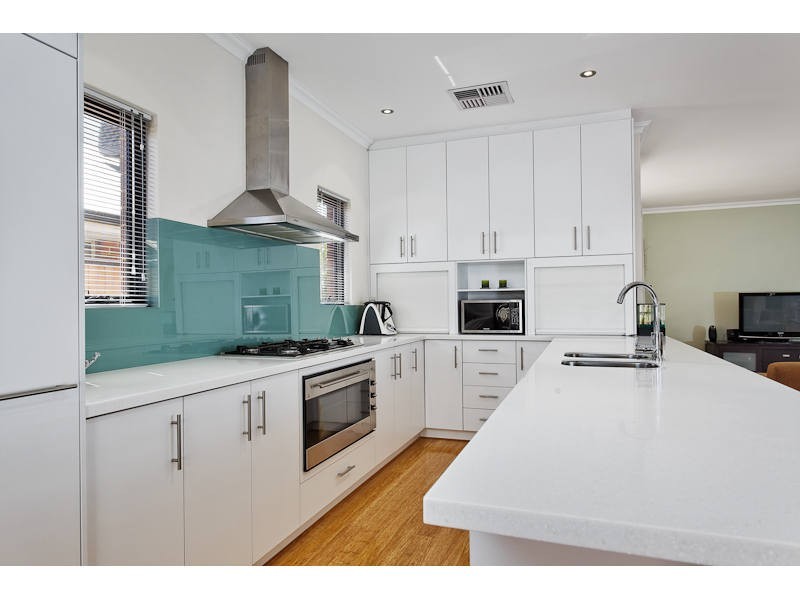 3 Versailles Parkway, Aubin Grove WA 6164