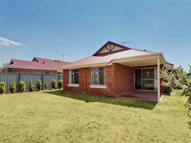 4 Rath Close, Byford WA 6122
