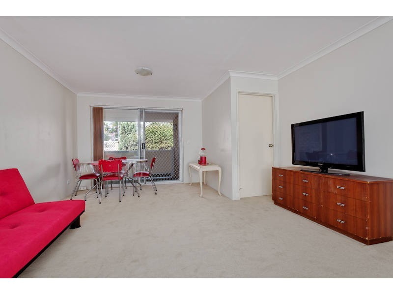 28/2 Pinewood Avenue, Kardinya WA 6163