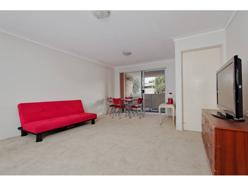 28/2 Pinewood Avenue, Kardinya WA 6163