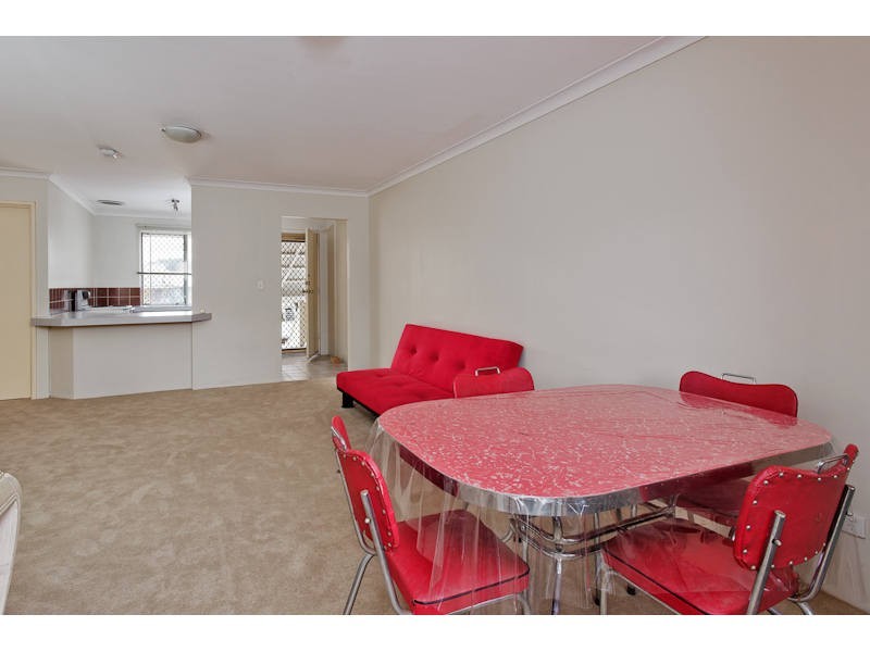 28/2 Pinewood Avenue, Kardinya WA 6163