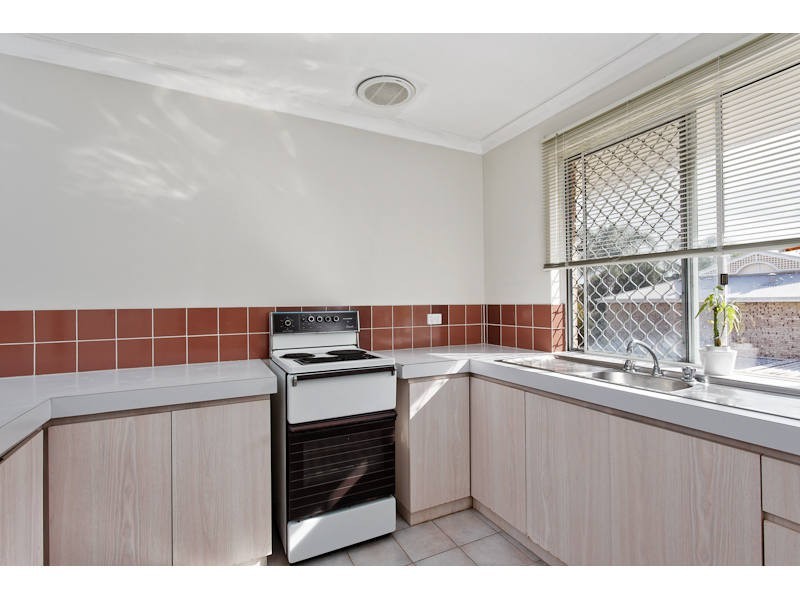 28/2 Pinewood Avenue, Kardinya WA 6163