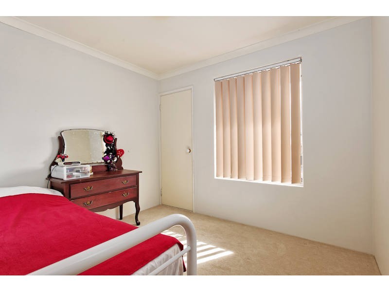 28/2 Pinewood Avenue, Kardinya WA 6163