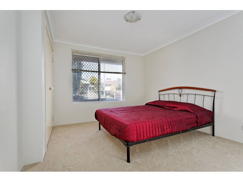28/2 Pinewood Avenue, Kardinya WA 6163
