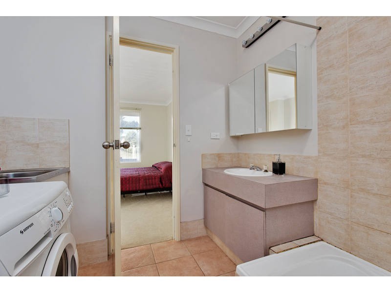 28/2 Pinewood Avenue, Kardinya WA 6163