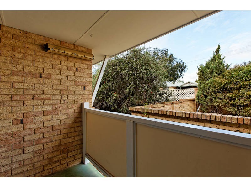 28/2 Pinewood Avenue, Kardinya WA 6163