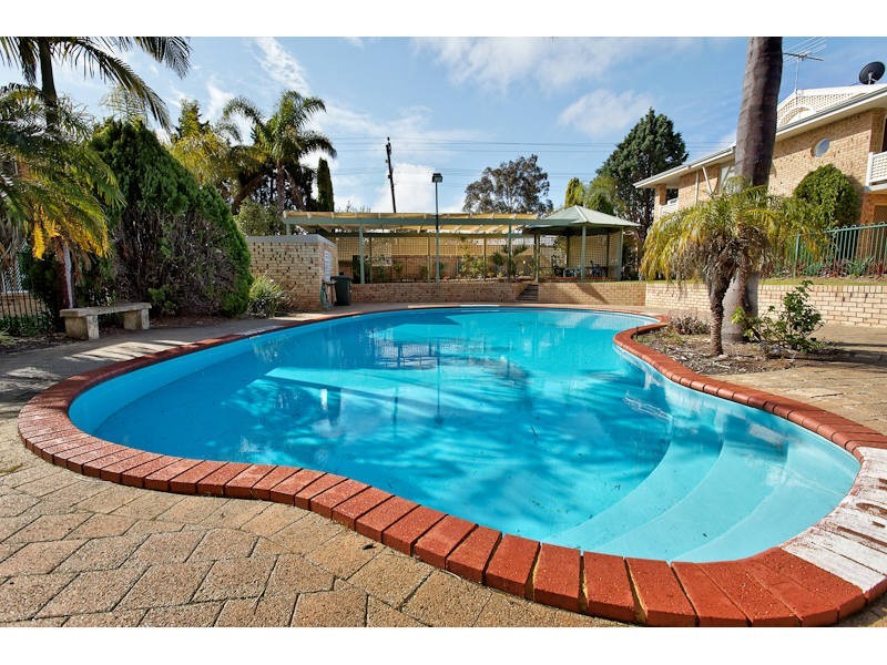 28/2 Pinewood Avenue, Kardinya WA 6163
