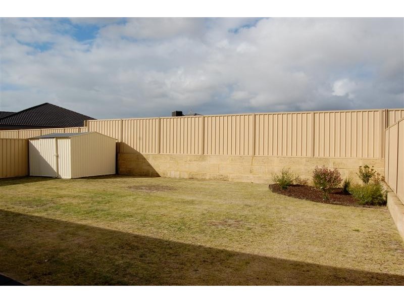 32 Waterfields Drive, Bertram WA 6167