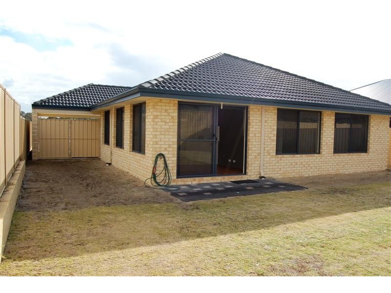 32 Waterfields Drive, Bertram WA 6167