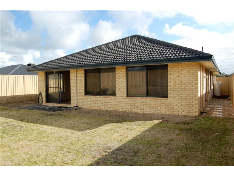 32 Waterfields Drive, Bertram WA 6167