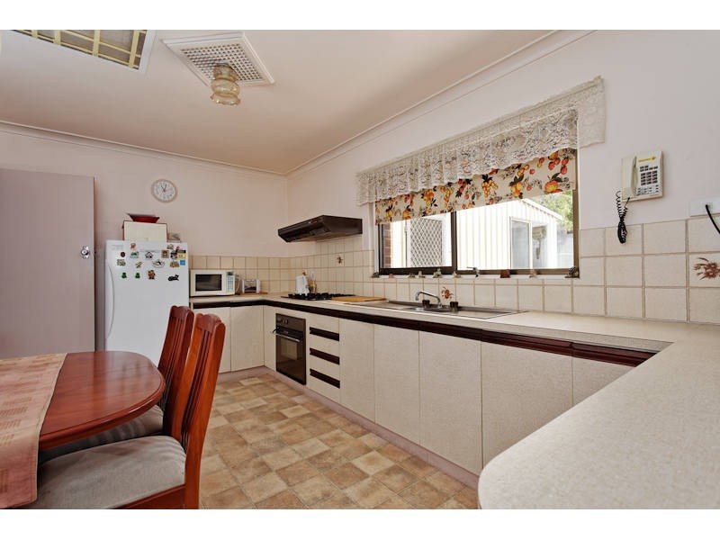 24 Archidamus Road, Coolbellup WA 6163