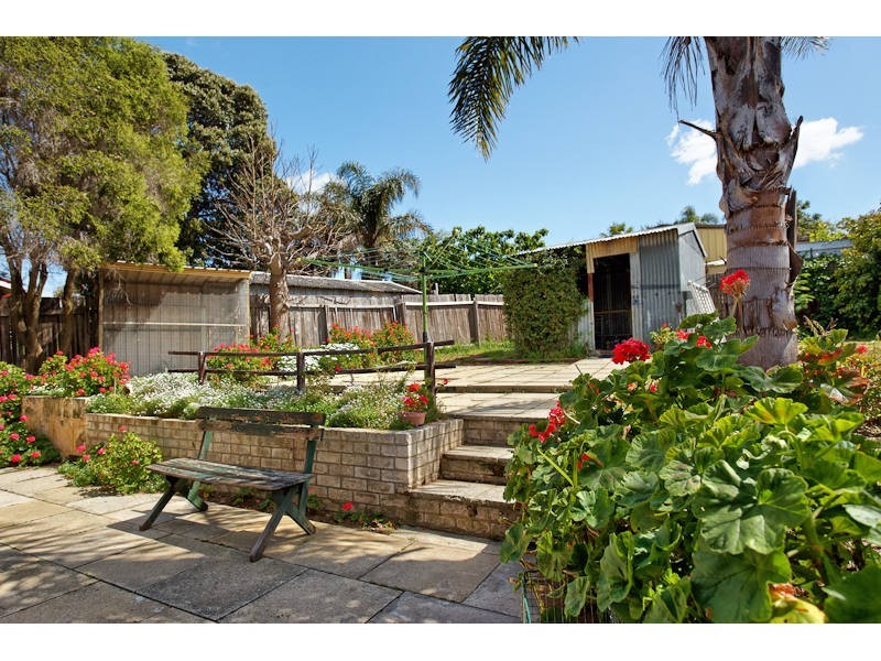 24 Archidamus Road, Coolbellup WA 6163