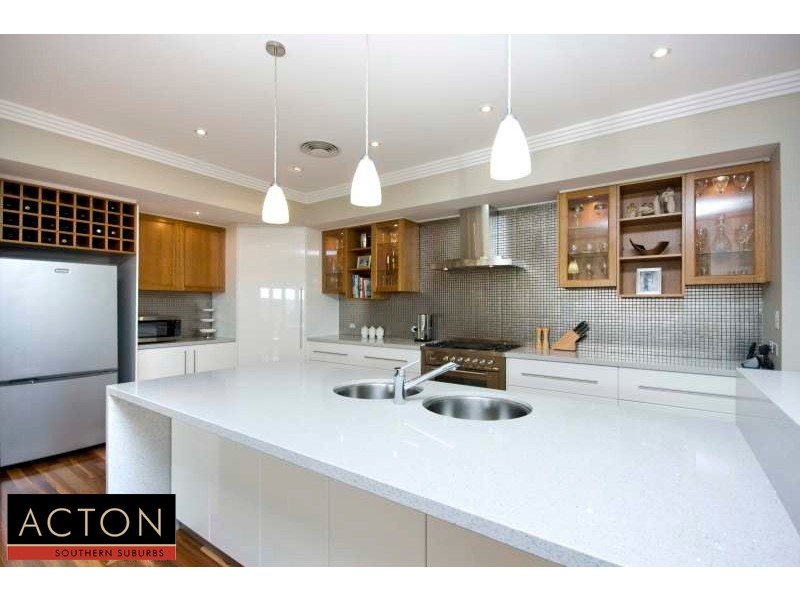 4 Bundegi Grove, Yangebup WA 6164