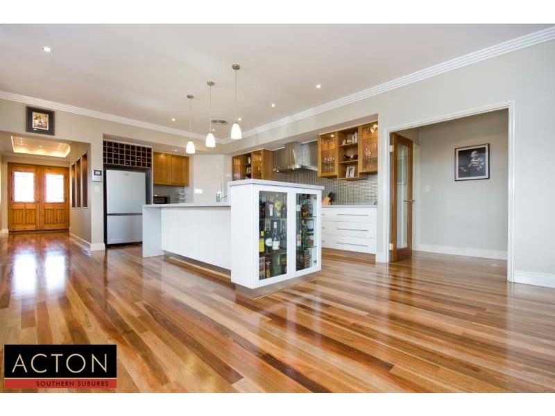 4 Bundegi Grove, Yangebup WA 6164