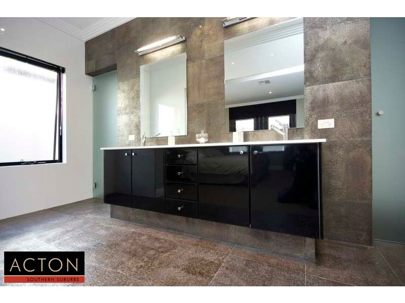 4 Bundegi Grove, Yangebup WA 6164