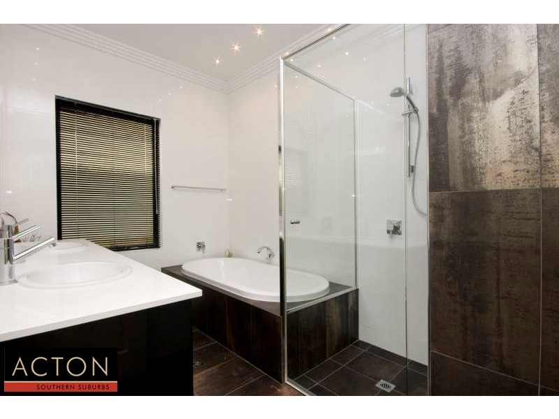 4 Bundegi Grove, Yangebup WA 6164