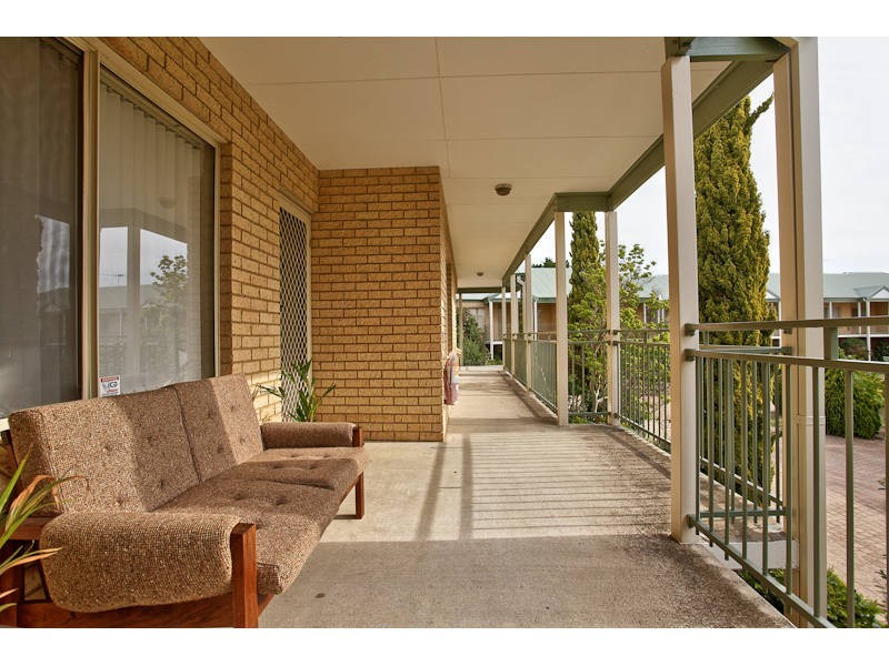17/92 Gilbertson Road, Kardinya WA 6163