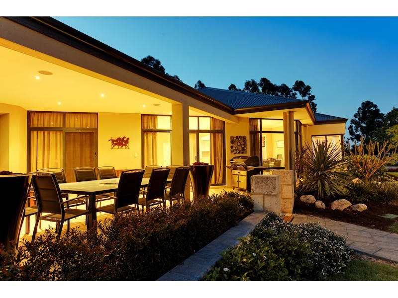 24 Cunningham Drive, Oakford WA 6121