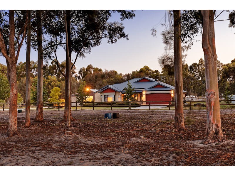 24 Cunningham Drive, Oakford WA 6121