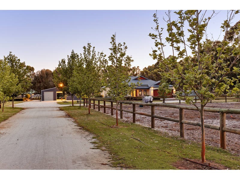 24 Cunningham Drive, Oakford WA 6121