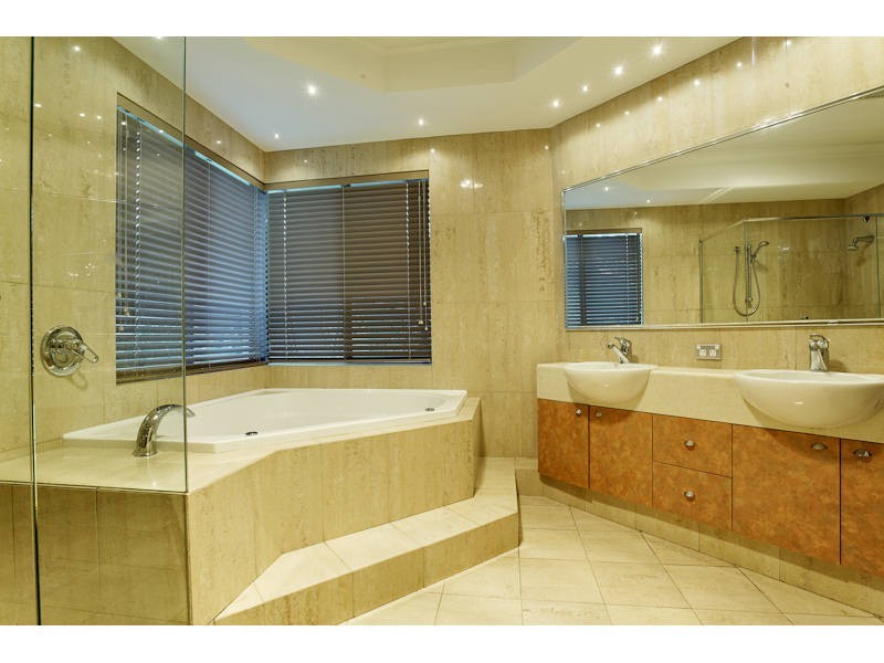 24 Cunningham Drive, Oakford WA 6121