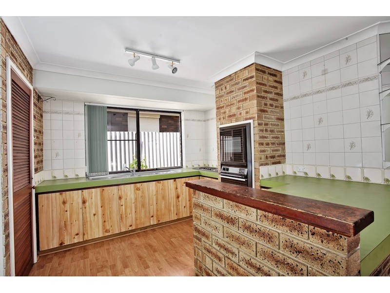 11 Philmore Crescent, Kardinya WA 6163