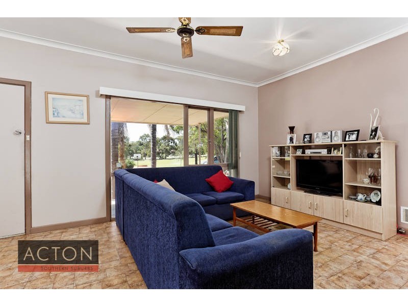 39 Rinaldo Crescent, Coolbellup WA 6163