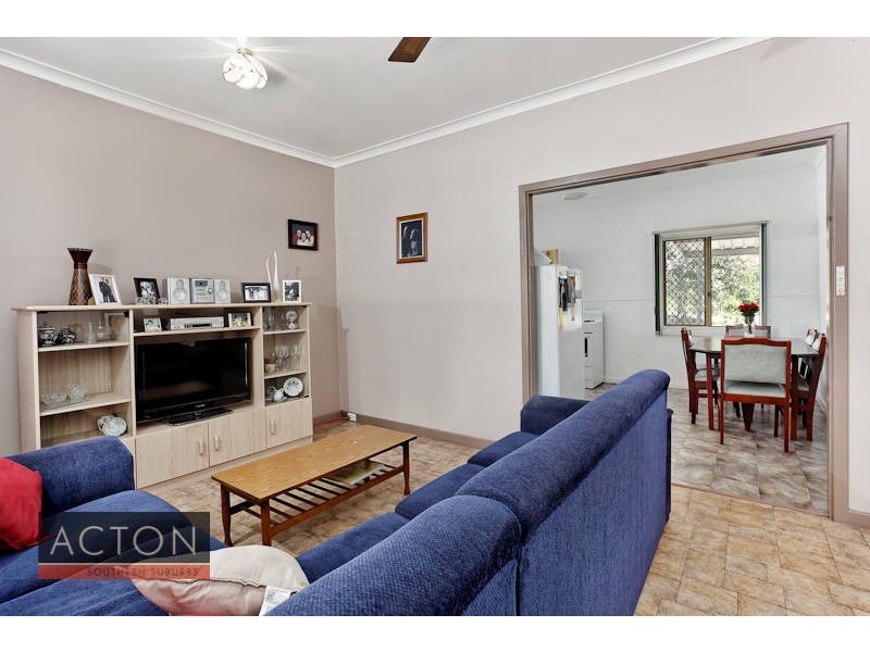 39 Rinaldo Crescent, Coolbellup WA 6163