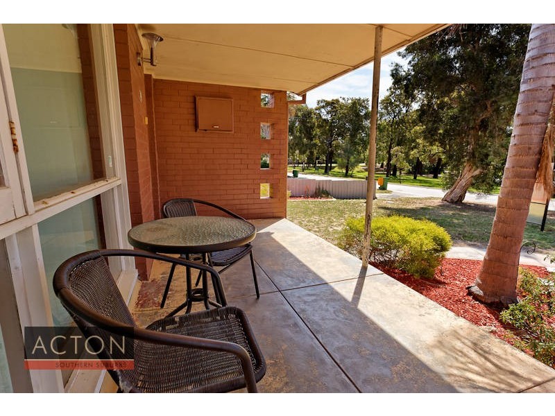 39 Rinaldo Crescent, Coolbellup WA 6163