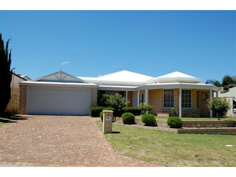 8 Lakeridge Drive, Cockburn Central WA 6164