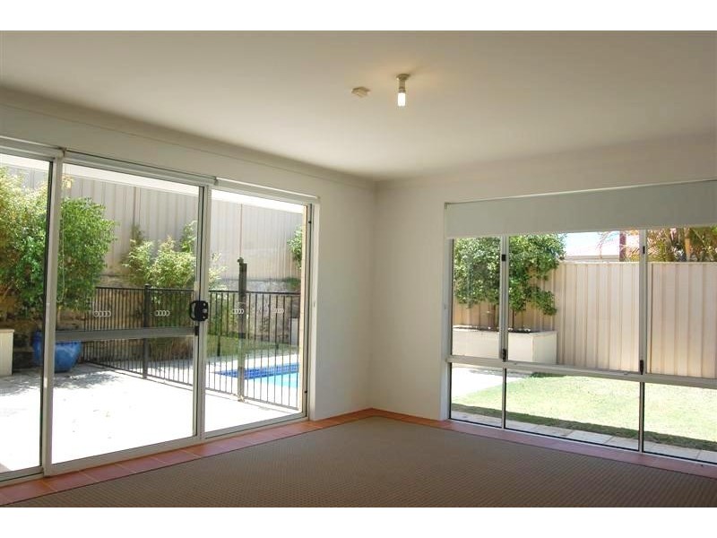 8 Lakeridge Drive, Cockburn Central WA 6164