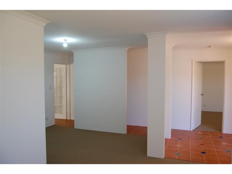 8 Lakeridge Drive, Cockburn Central WA 6164