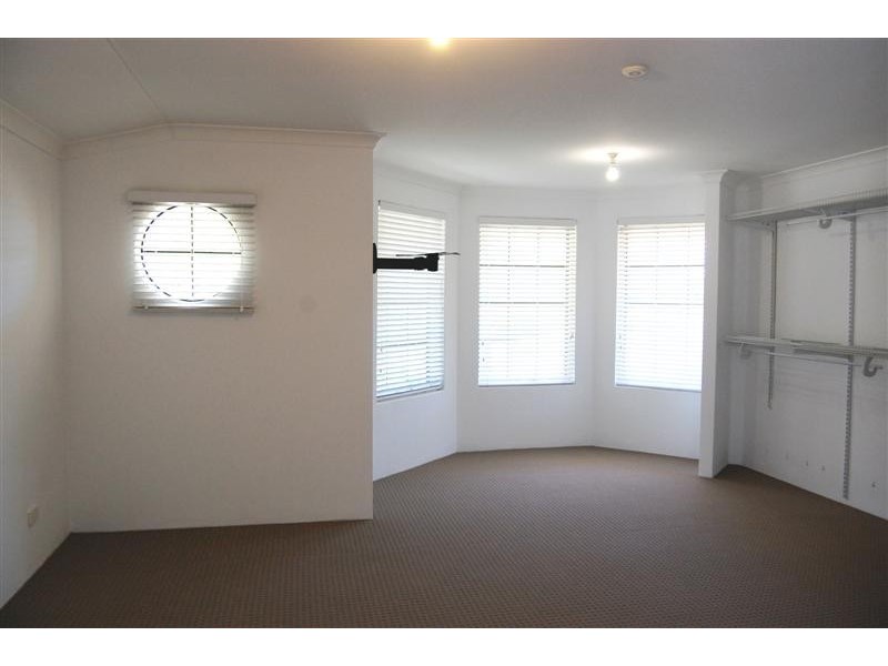 8 Lakeridge Drive, Cockburn Central WA 6164