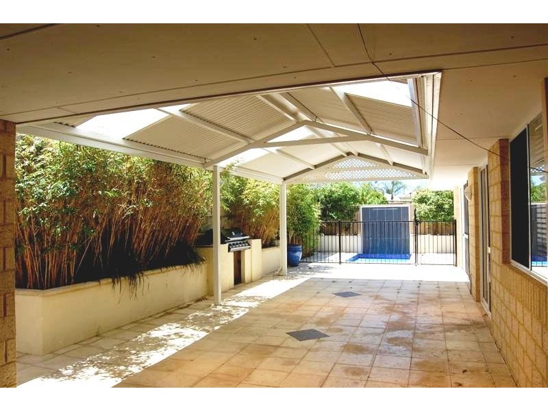 8 Lakeridge Drive, Cockburn Central WA 6164