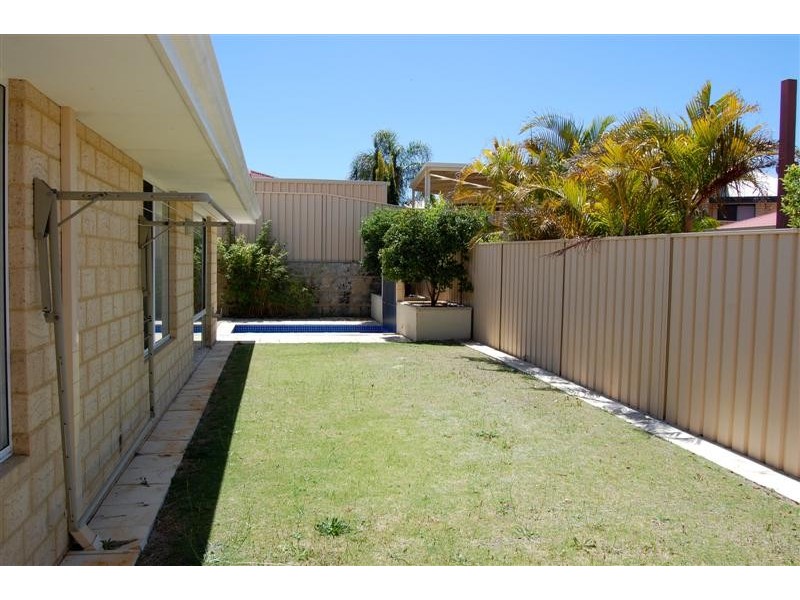 8 Lakeridge Drive, Cockburn Central WA 6164