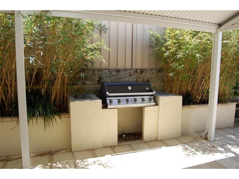 8 Lakeridge Drive, Cockburn Central WA 6164