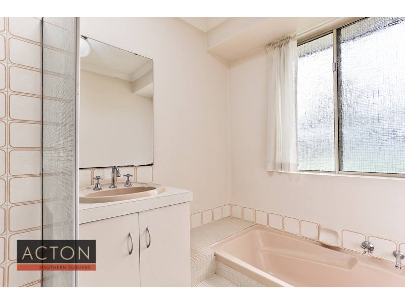 4 Explorer Drive, Thornlie WA 6108