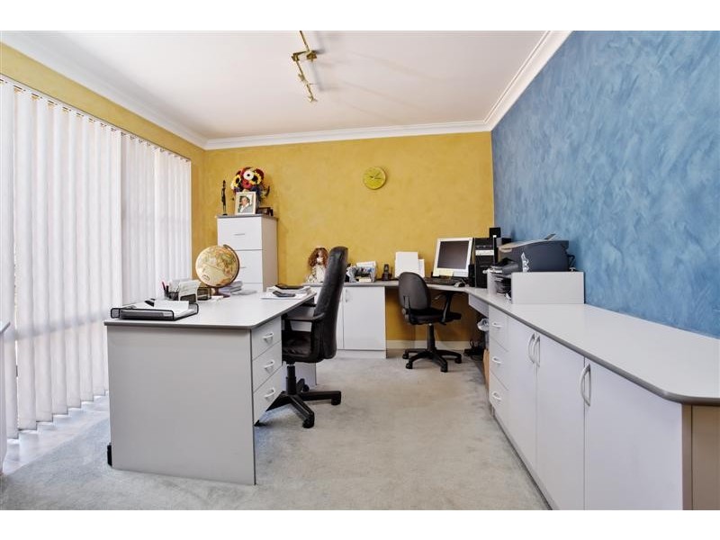 5 Moresby Close, Bibra Lake WA 6163