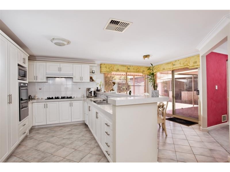 5 Moresby Close, Bibra Lake WA 6163