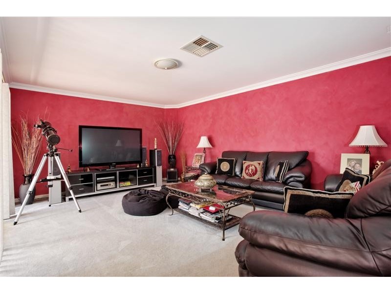 5 Moresby Close, Bibra Lake WA 6163