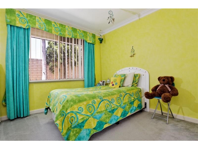 5 Moresby Close, Bibra Lake WA 6163